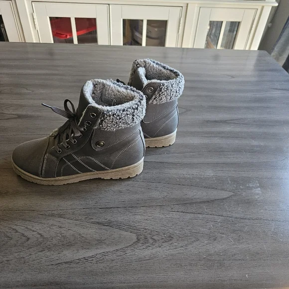 NWOB VERSA Ankle Boots Size 8.5 - Picture 4 of 6